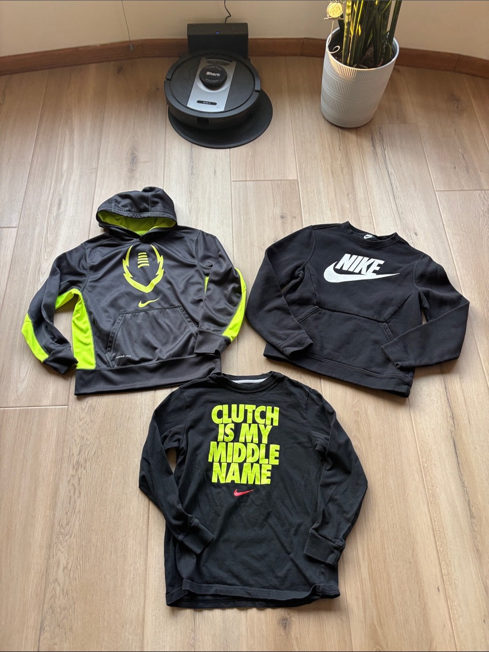 🔥Boys size medium Nike lot🔥